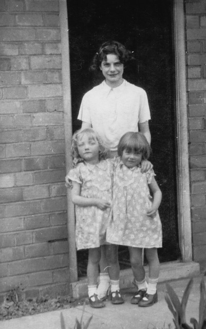 Aunty Pearl and Aunty Hazel with Kathy Neale - Nanny Adams Sister Mays Daughter
