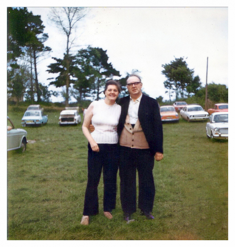 Uncle Cliff and Aunty Doreen - 1-Color-Restored
