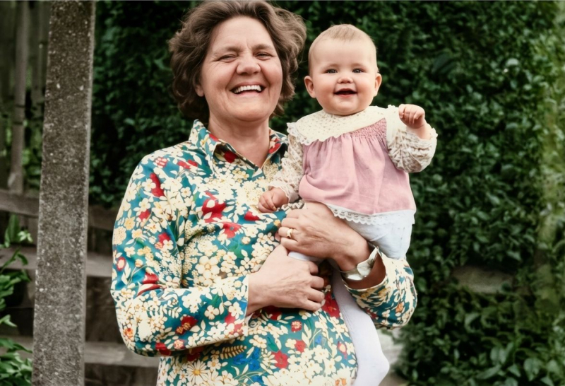 Aunty Doreen Poole with Grand Daughter Michele Poole - 01
