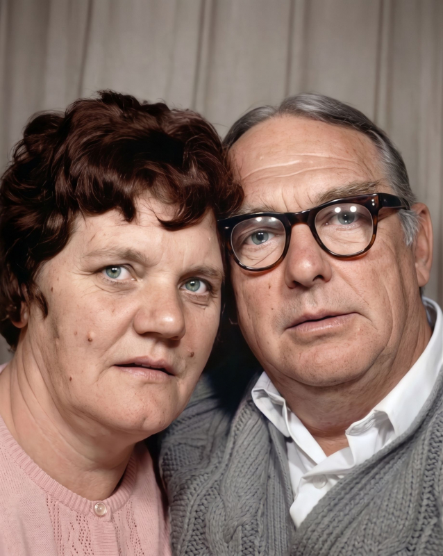Aunty Doreen and Uncle Cliff - Photo Booth
