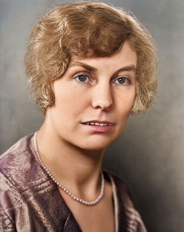 Clara Adams - 001

