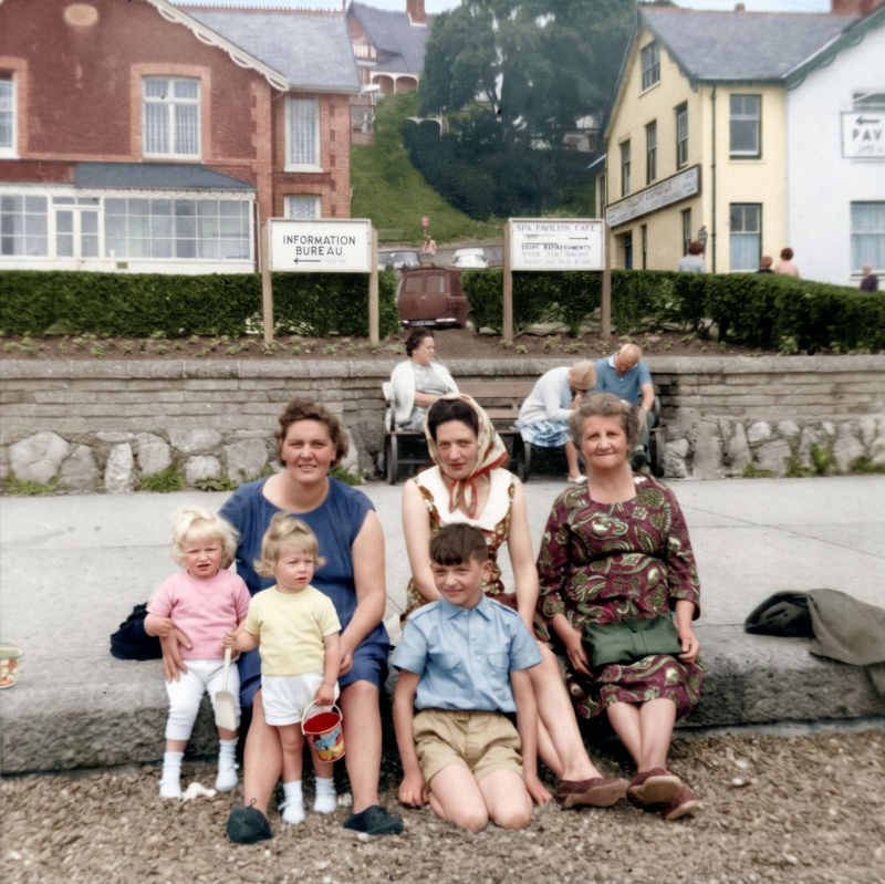 Front - Sue - Lynne - Steve - Rear - Doreen - Margaret - Ethel Dorothy
