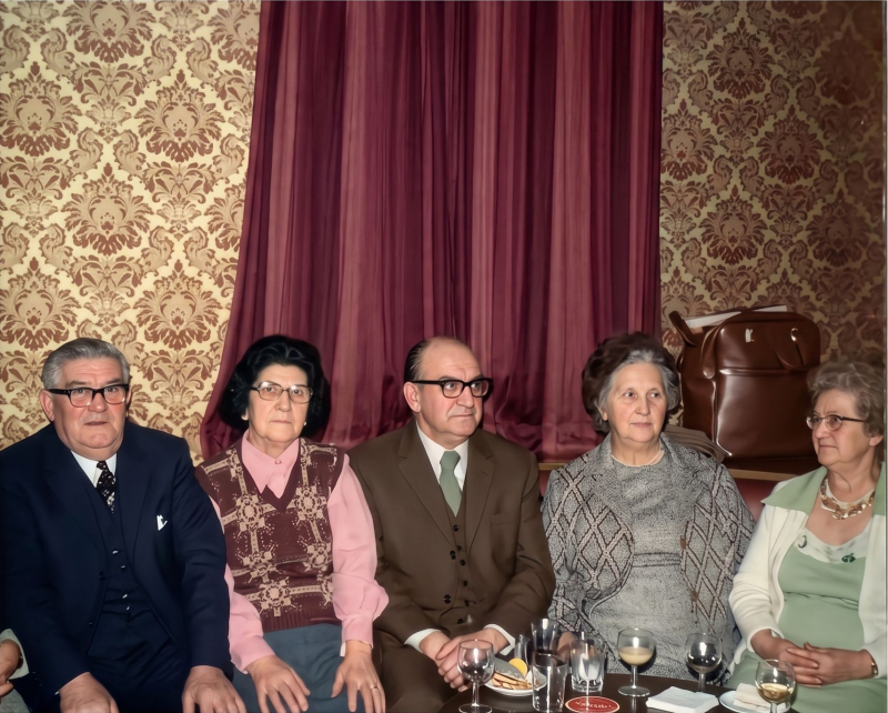 L - R are John Jack Irenes Dad and Violet Hyde - Wilfred Hyde -  Ethel and May Green

