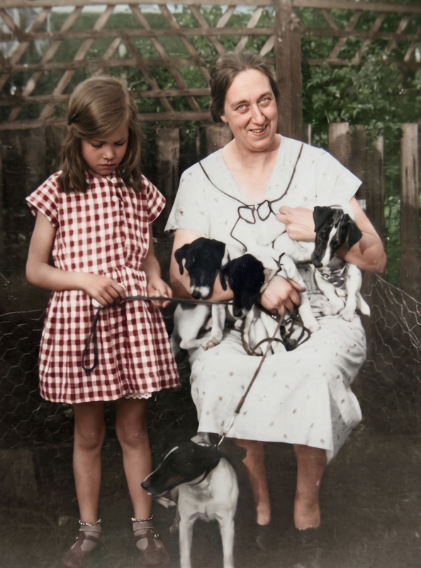 Lynda Louisa Griffin and Rona - 01
