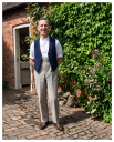 Mathew_Edward_28_Ted29_Siviter_in_garden_of_50_Hawes_Lane_1~0.jpg